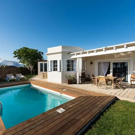 Villa Puerto Del Carmen Sleeps 6 Pool Wifi T812191 *